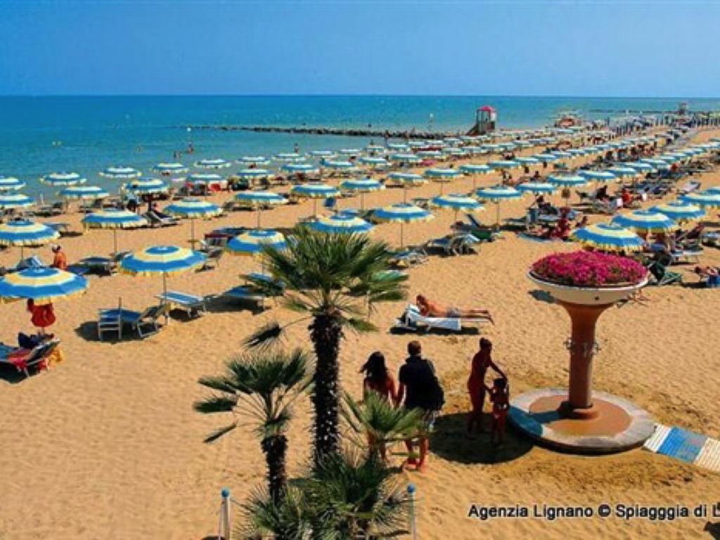 Villa In Lignano Riviera Comfortable Линьяно-Саббьядоро Экстерьер фото