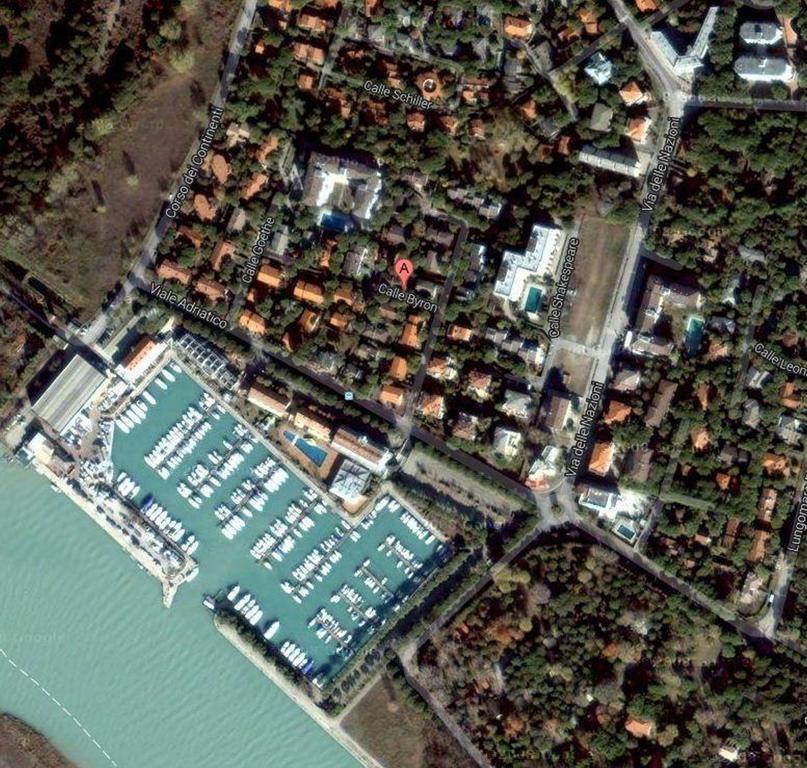 Villa In Lignano Riviera Comfortable Линьяно-Саббьядоро Экстерьер фото