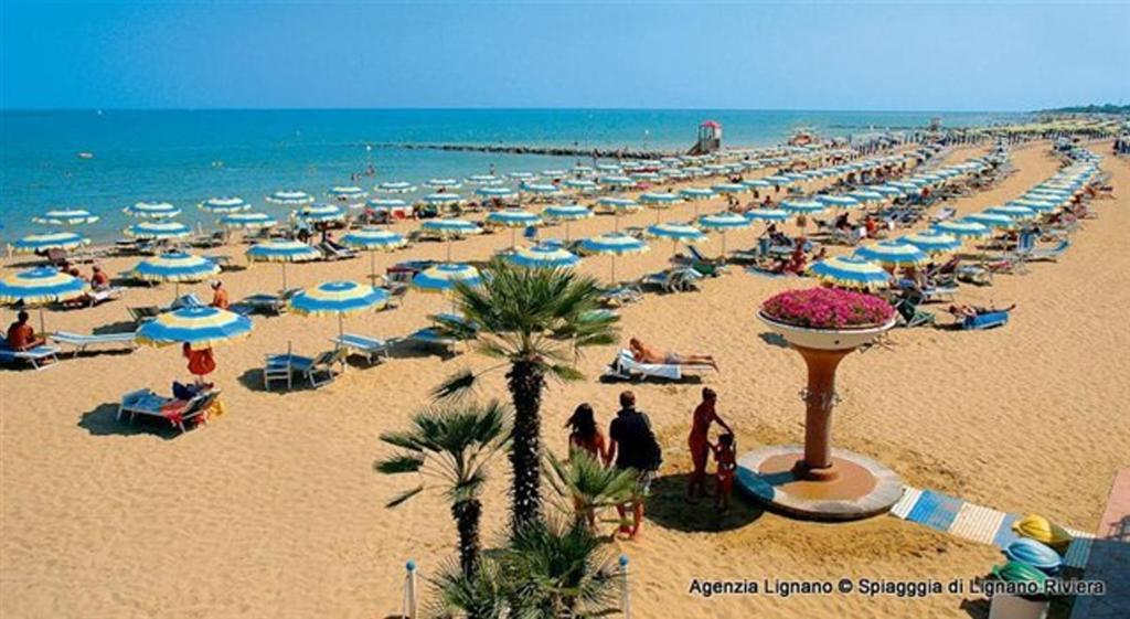 Villa In Lignano Riviera Comfortable Линьяно-Саббьядоро Экстерьер фото